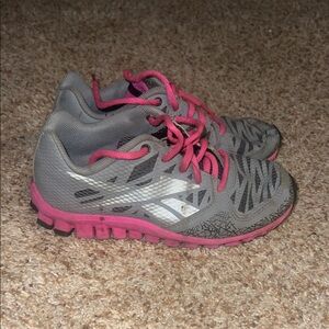 Reebok Zigtech Zigsonic 2 Running Shoe kids Sneaker Gray Grey Pink 13 1/2
